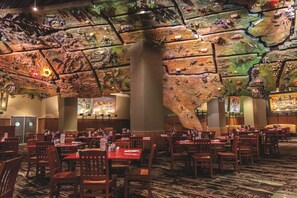 17 restaurants, breakfast, lunch, dinner served; American cuisine