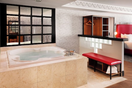 Marquis Suite | Premium bedding, pillowtop beds, in-room safe, blackout drapes. New York-New York Hotel & Casino