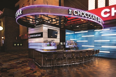 9 bars/lounges, poolside bar. New York-New York Hotel & Casino