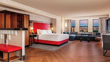 Phòng Suite (Marquis) | Bộ đồ giường cao cấp, nệm có lớp đệm bông, két bảo mật tại phòng