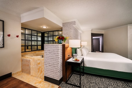 Luxury Suite, 1 Bedroom | Premium bedding, pillowtop beds, in-room safe, blackout drapes. New York-New York Hotel & Casino