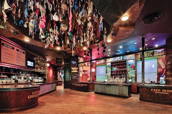 8 bars/lounges, poolside bar at New York-New York Hotel & Casino