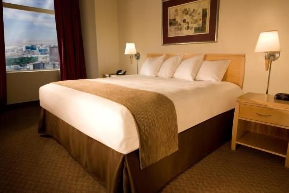 Premium bedding, desk, blackout curtains, free WiFi
