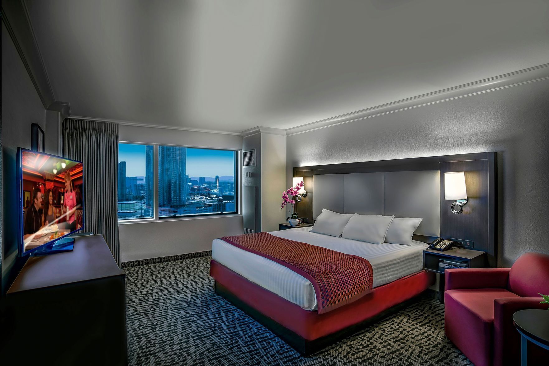 Premium bedding, desk, blackout drapes, free WiFi