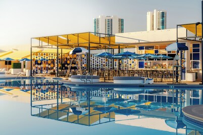 The STRAT Hotel, Casino & Tower