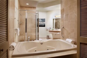 Eco-friendly toiletries, hair dryer, towels, soap - The STRAT Hotel, Casino & Tower (Las Vegas)