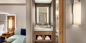 Eco-friendly toiletries, hair dryer, towels at The STRAT Hotel, Casino & Tower
