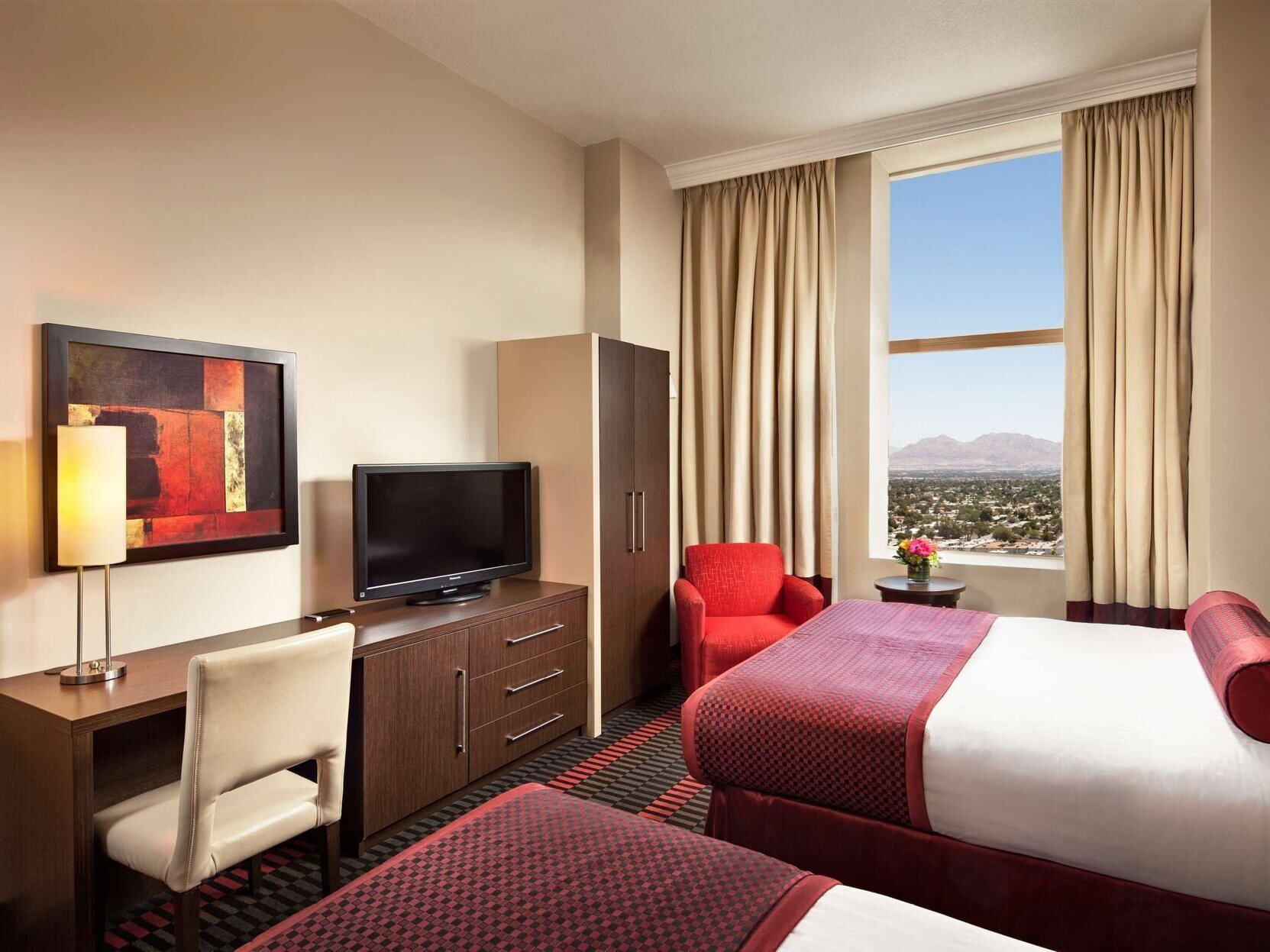 Premium bedding, desk, blackout drapes, free WiFi