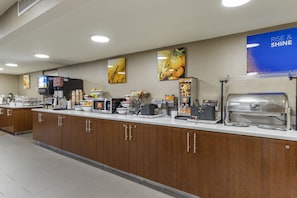 Petit déjeuner complet compris tous les jours