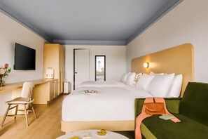 Desk, laptop workspace, blackout drapes, iron/ironing board - voco Kissimmee Orlando by IHG (Kissimmee)