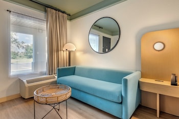 Desk, blackout drapes, iron/ironing board, free cribs/infant beds at voco Kissimmee Orlando by IHG