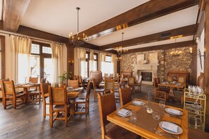 Middag og brunsj serveres