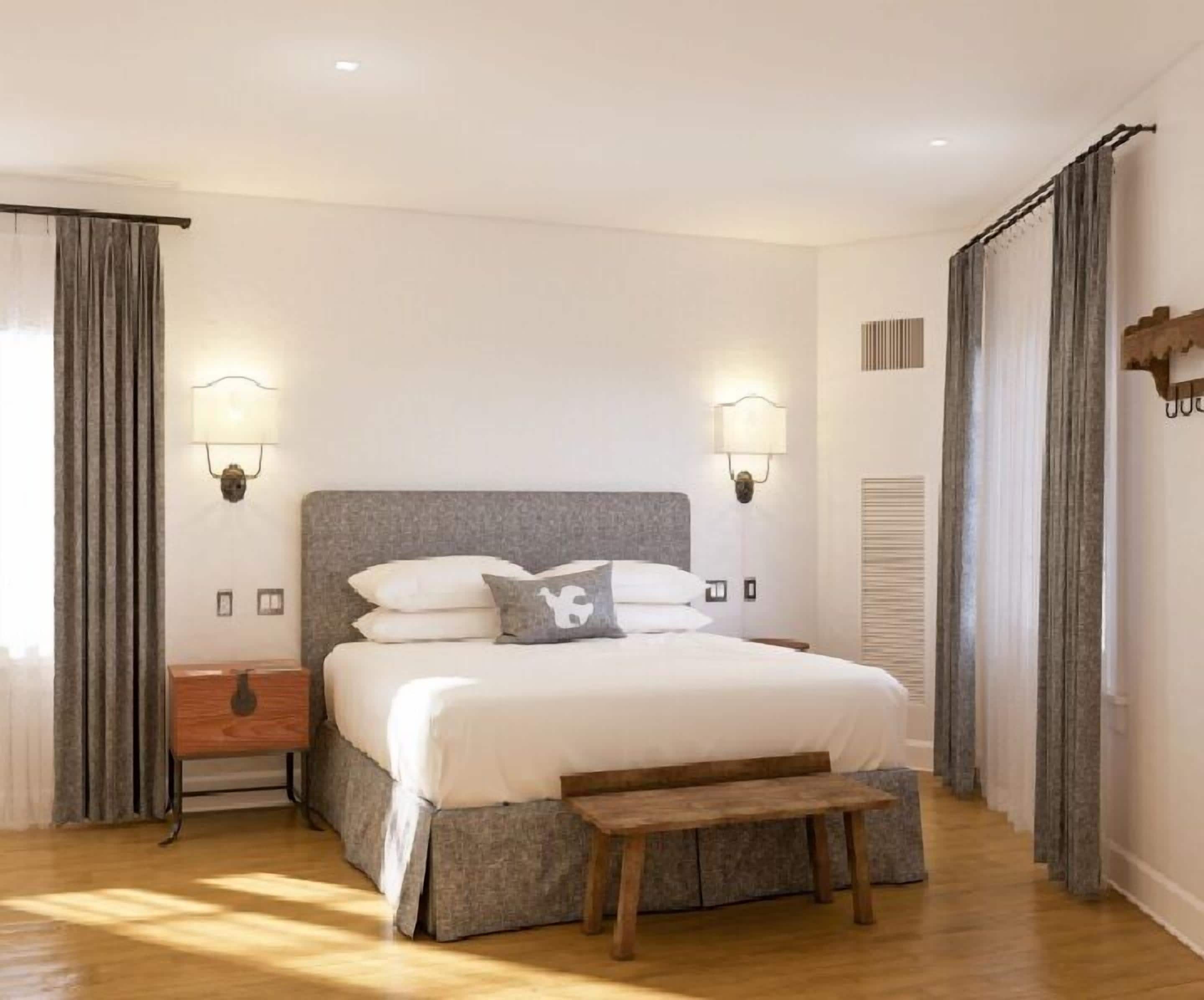 Deluxe Room, 1 King Bed | Frette Italian sheets, premium bedding, pillow-top beds, in-room safe