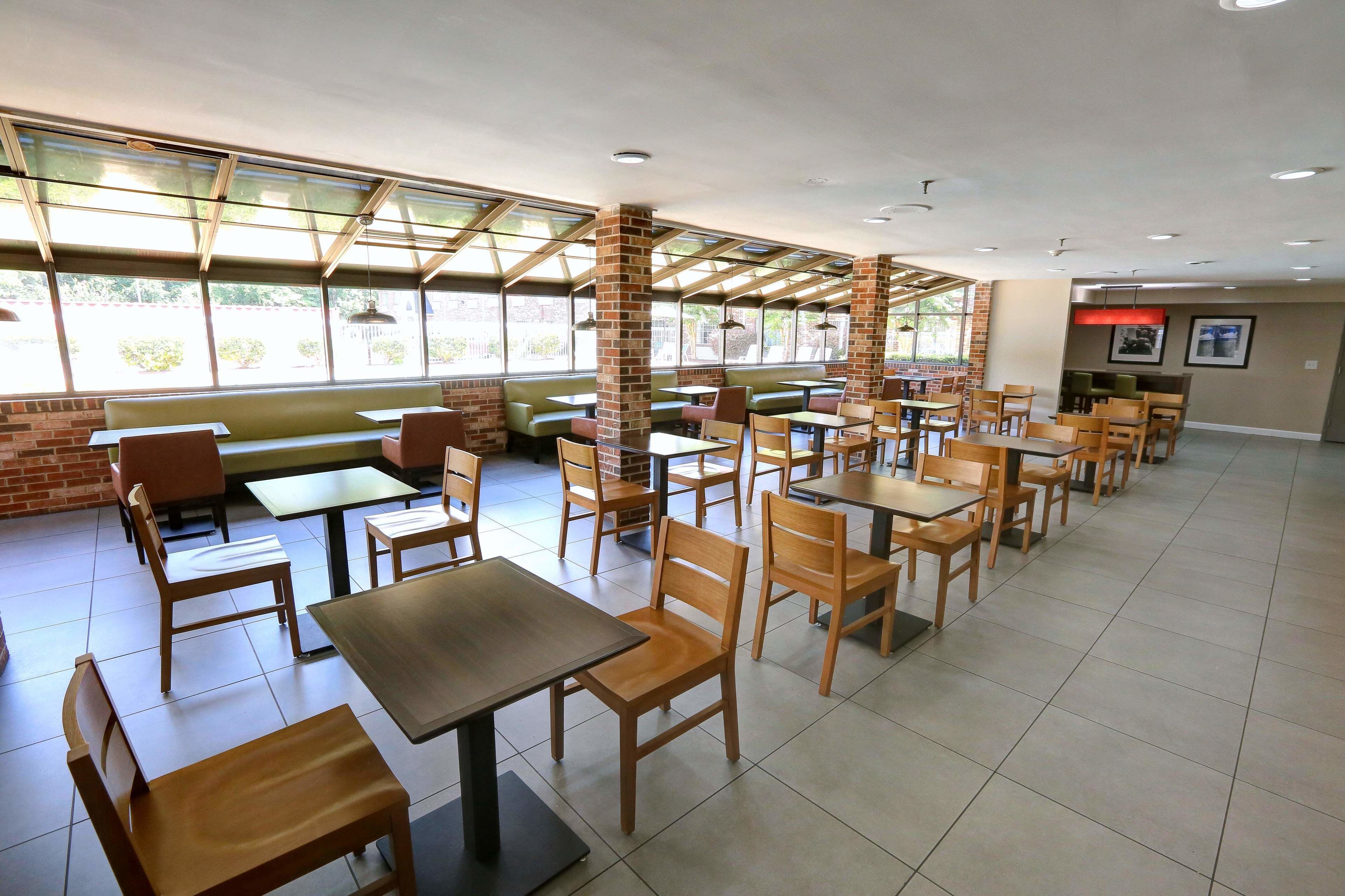 Photo - Country Inn & Suites by Radisson, Charlotte I-85 Airport, NC