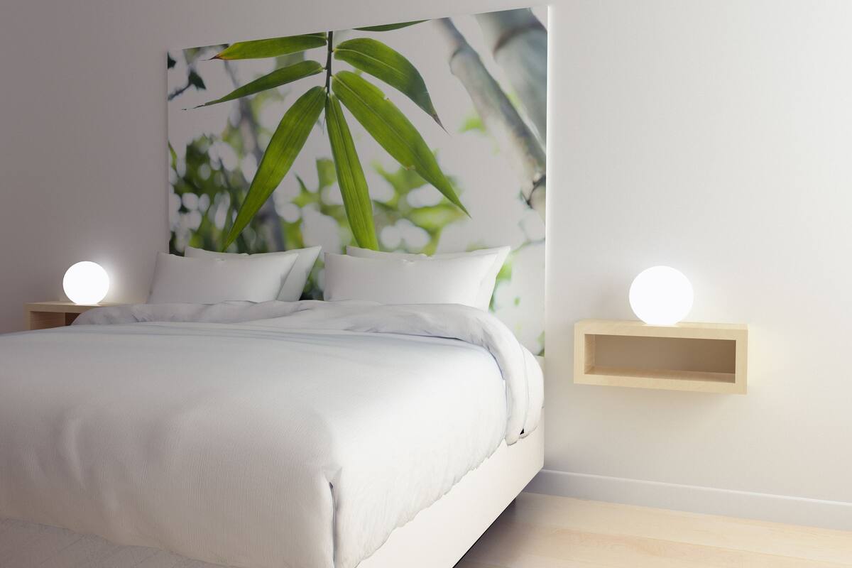 Premium bedding, in-room safe, desk, blackout drapes