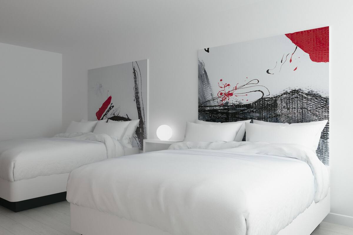 Premium bedding, in-room safe, desk, blackout drapes