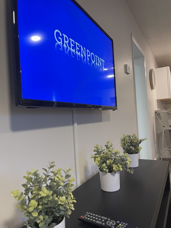 Suite Deluxe | Coin séjour | Télévision LCD de 40 pouces avec chaßnes par cùble, télévision