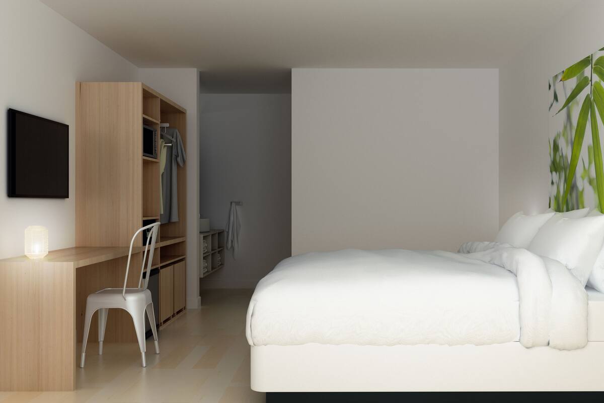 Premium bedding, in-room safe, desk, blackout drapes