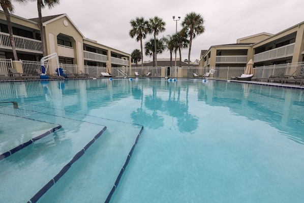 Outdoor pool, pool loungers