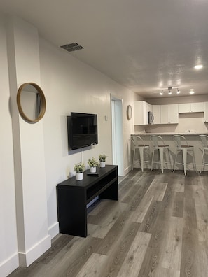 Deluxe Suite | Living area