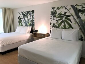 Premium bedding, in-room safe, individually furnished, desk - Greenpoint Hotel Kissimmee (Kissimmee)