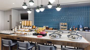 Desayuno continental gratuito y diario