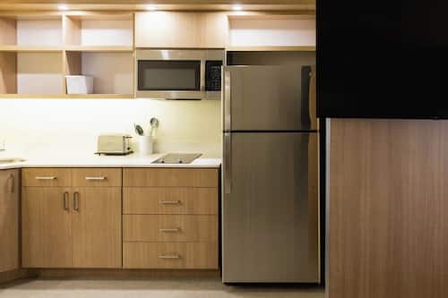 Refrigerador, microondas, parrilla de estufa y lavavajillas