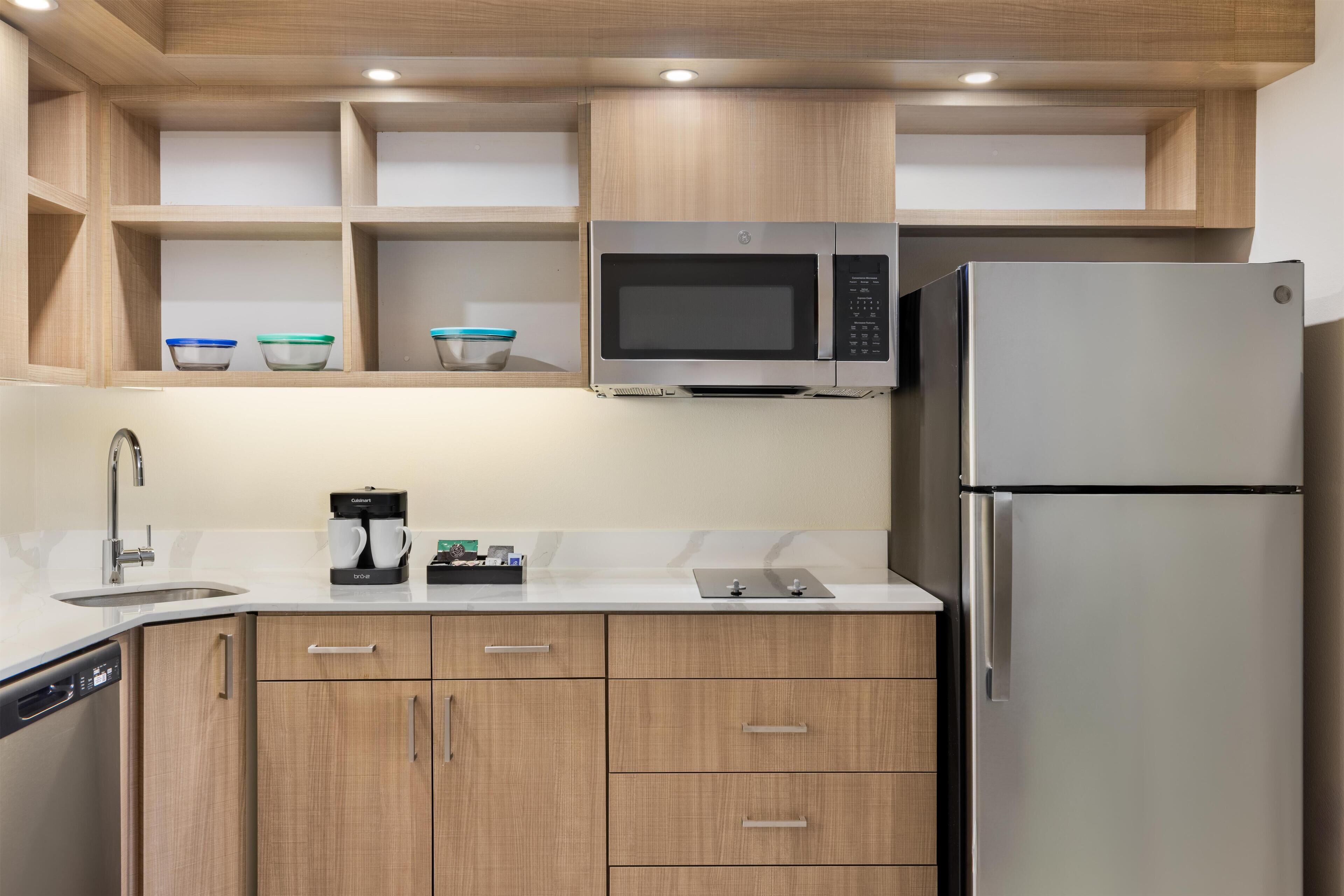 Fridge, microwave, stovetop, dishwasher