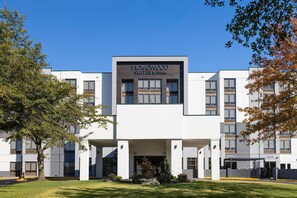 A modern hotel building with a sign reading "Homewood Suites by Hilton". - Homewood Suites by Hilton Tulsa South Medical District (Tulsa)