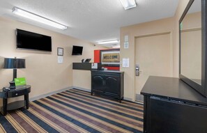 Lobby - Extended Stay America Suites Cincinnati Springdale I275 (Cincinnati)