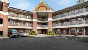 A multi-story hotel with a central atrium, balconies, and a parking lot. - Extended Stay America Suites Cincinnati Springdale I275 (Cincinnati)