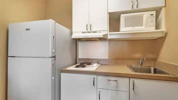 Studio, 2 Double Beds, Non Smoking | Private kitchen | Full-size fridge, microwave, stovetop, coffee/tea maker