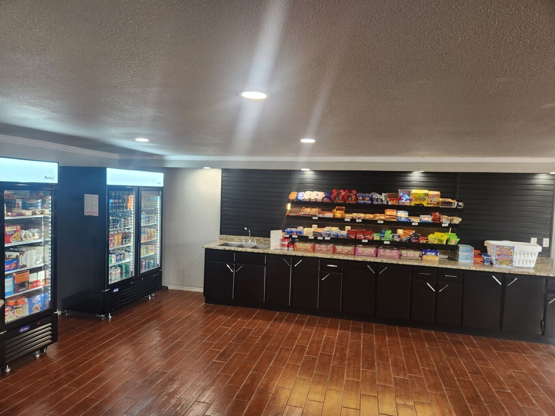 Photo - Economy Suites - Tulsa Airport