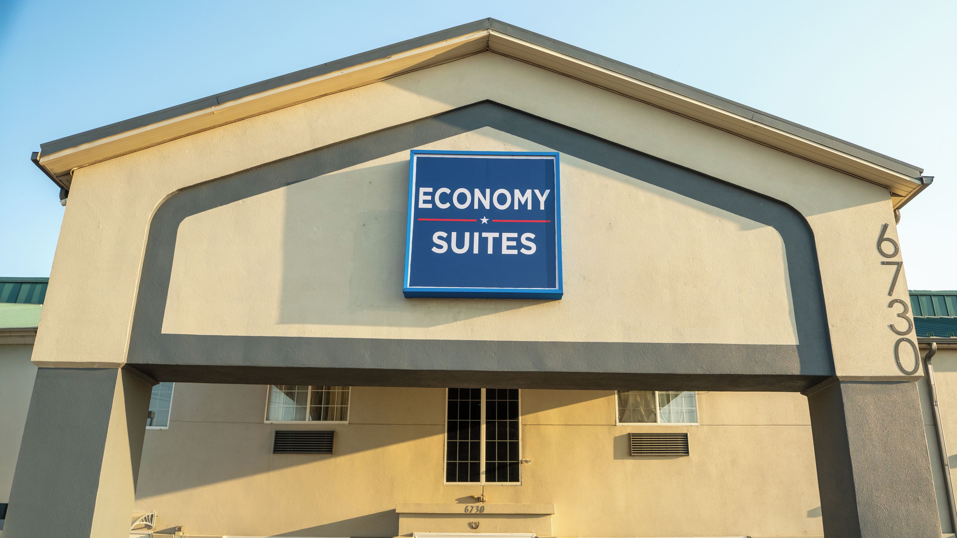 Photo - Economy Suites - Tulsa Airport