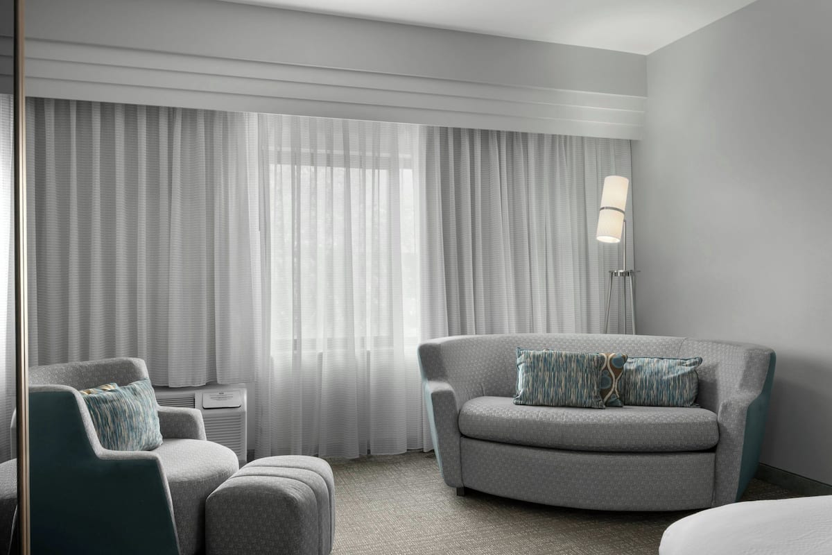 Premium bedding, in-room safe, desk, laptop workspace