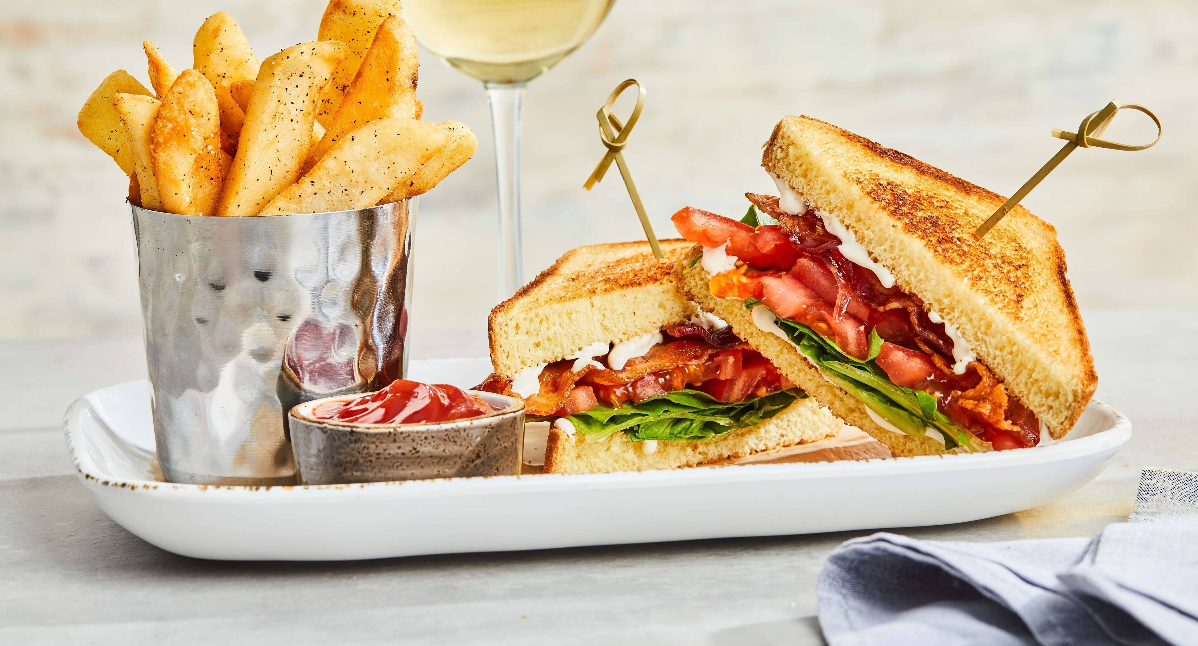 breakfast and dinner served, american cuisine