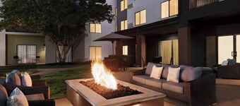 Courtyard by Marriott Tulsa Central