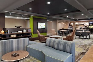 Lobby - Courtyard by Marriott Tulsa Central (Tulsa)
