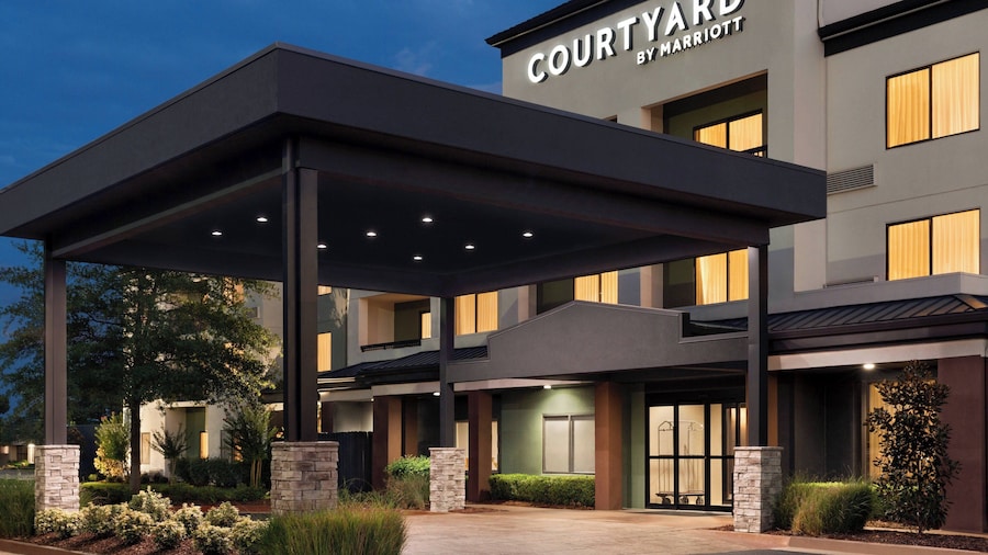 Courtyard by Marriott Tulsa Central