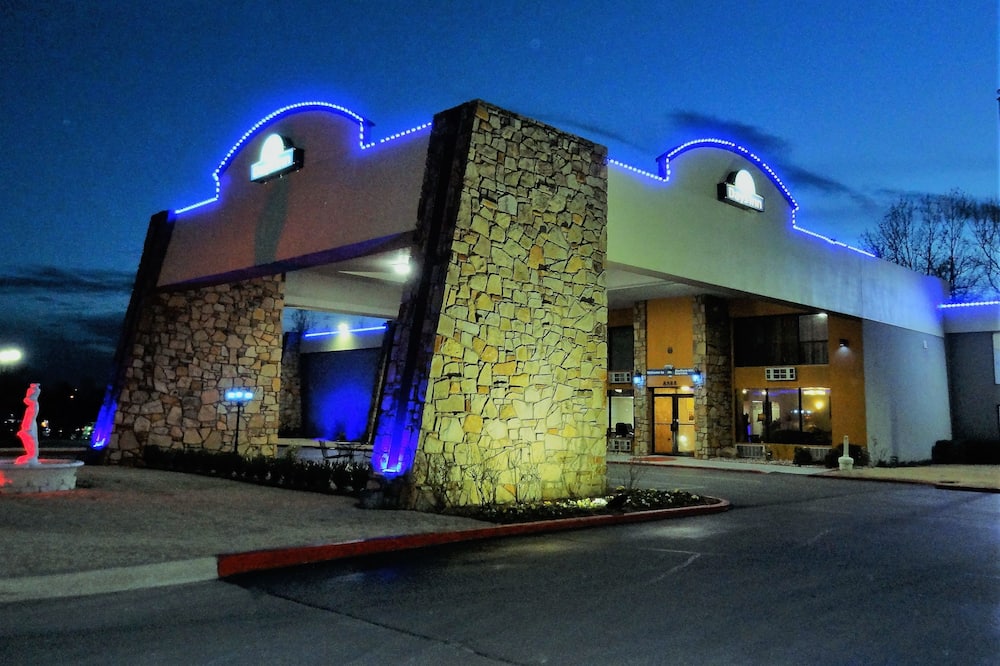 Days Inn by Wyndham Southern Hills/ORU