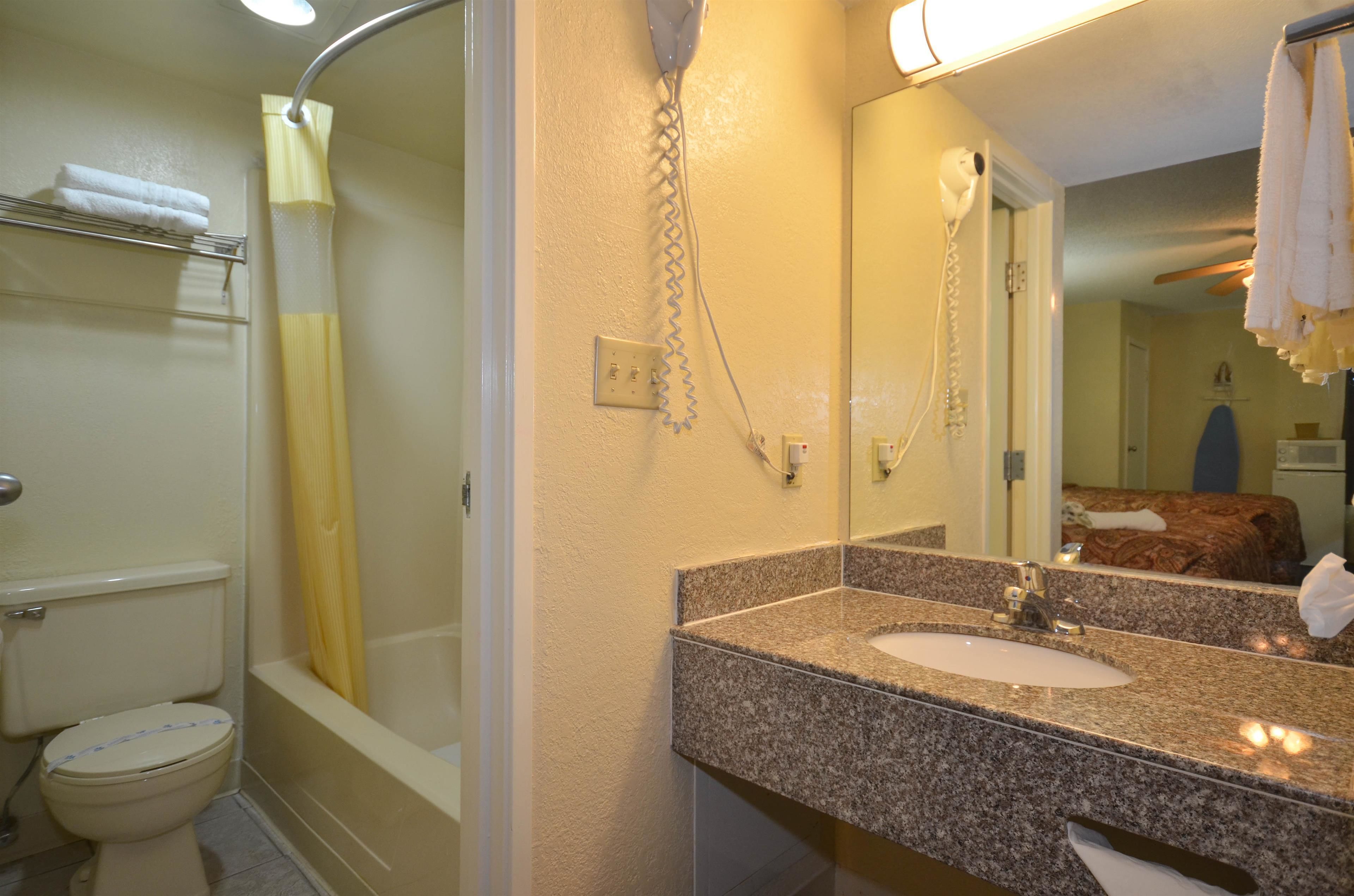 Photo - Days Inn by Wyndham Southern Hills/ORU