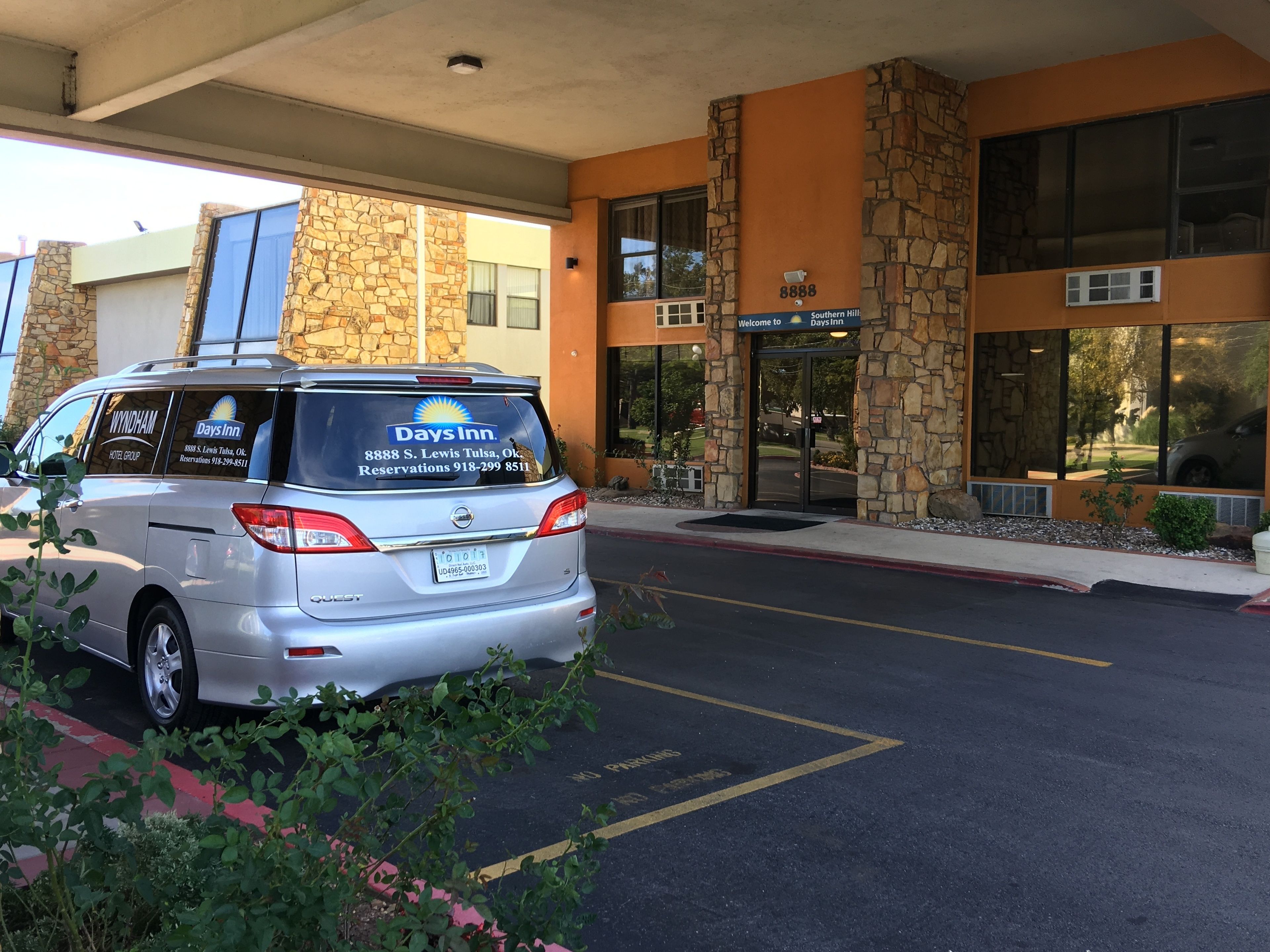 Photo - Days Inn by Wyndham Southern Hills/ORU