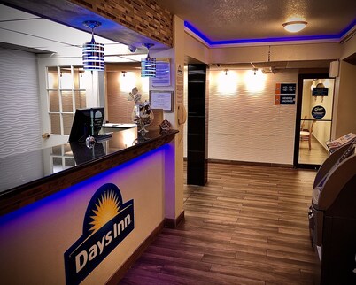 Days Inn by Wyndham Southern Hills/ORU