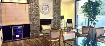 南希爾斯奧羅爾羅伯茨大學溫德姆戴斯飯店