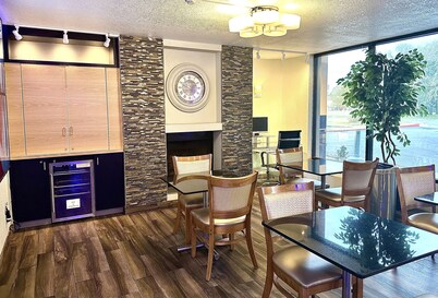 Days Inn by Wyndham Southern Hills/ORU