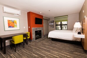 Zimmer, 1 Queen-Bett, Küche | Hochwertige Bettwaren, Schreibtisch, Bügeleisen/Bügelbrett