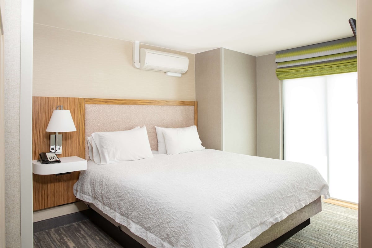 Suite, 2 Bedrooms, Non Smoking | Premium bedding, desk, iron/ironing board, free cribs/infant beds