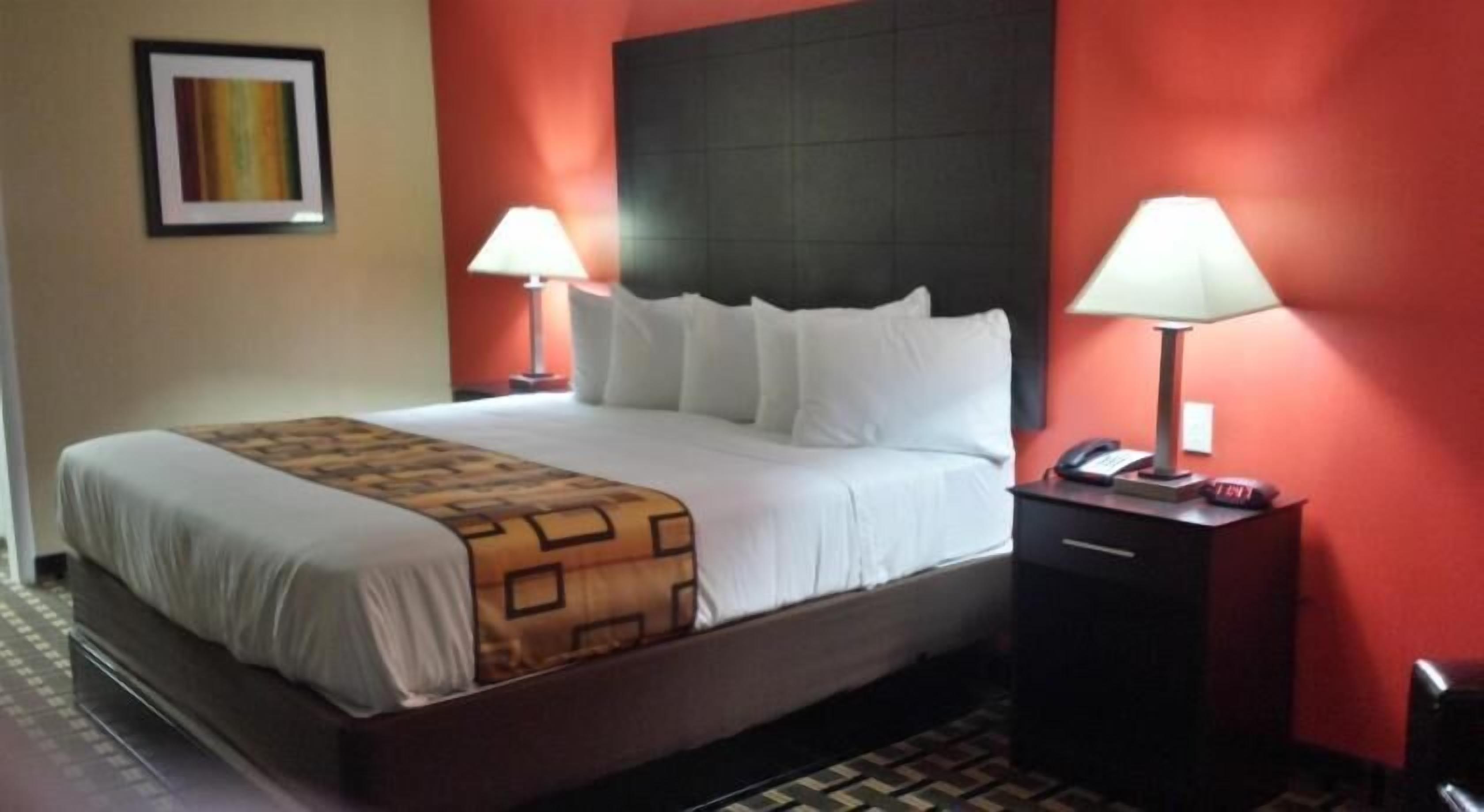 Desk, iron/ironing board, rollaway beds, free WiFi