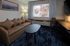 Suite, 1 cama de matrimonio con sofá cama | Escritorio, tabla de planchar con plancha, cunas gratuitas y wifi gratis