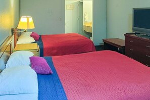 Escritorio, camas supletorias, wifi gratis y ropa de cama